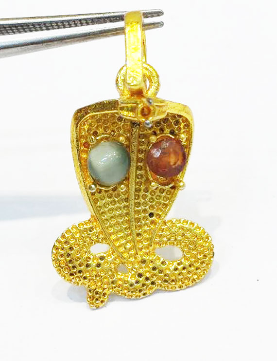 Kaalsarp dosh Pendant with (Gomed) Garnet for rahu Cat's Eye for ketu